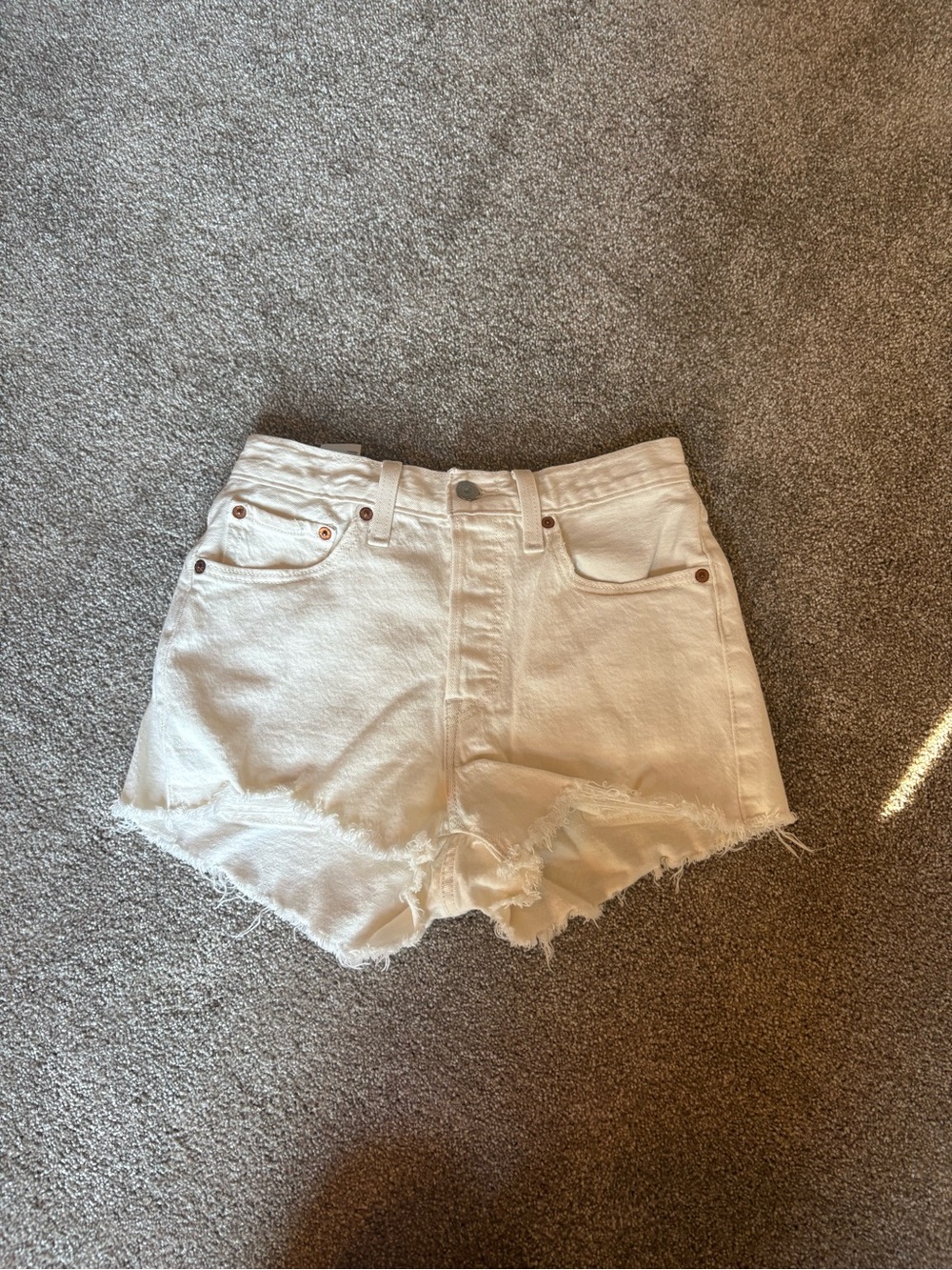 White Levi’s 501 shorts